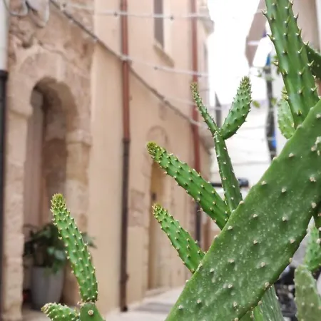 La Follia Dell'architetto * バーリ
